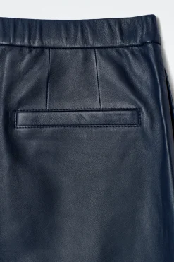 JOGGINGHOSE AUS LEDER MIT GERADEM BEIN