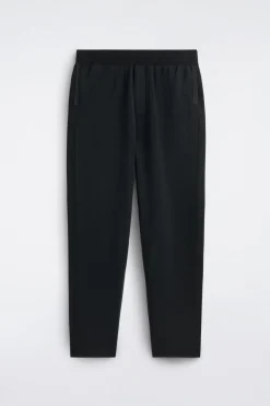 JOGGINGHOSE MIT GERADEM BEIN UND NORMALER PASSFORM