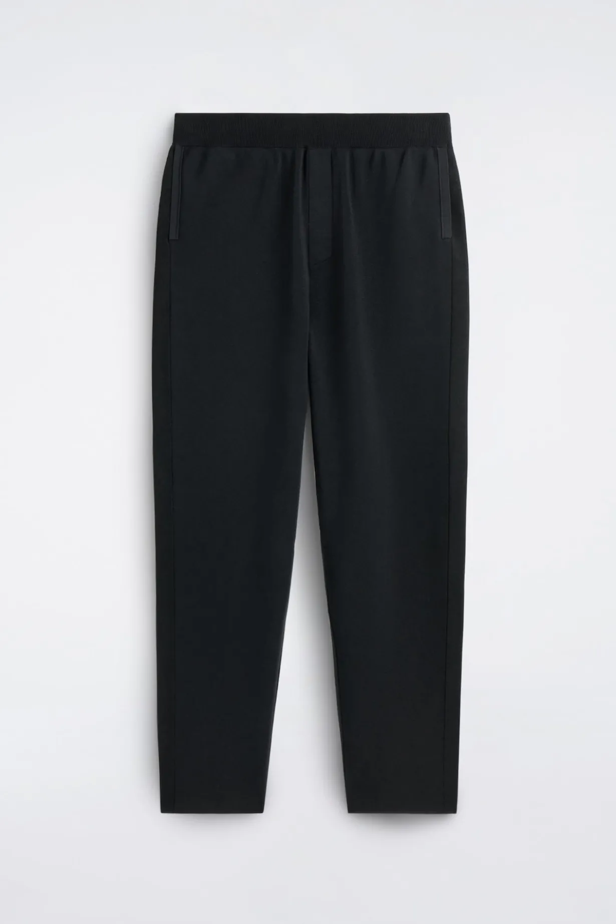 JOGGINGHOSE MIT GERADEM BEIN UND NORMALER PASSFORM