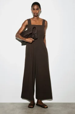 JUMPSUIT AUS SEERSUCKER MIT WEITEM BEIN