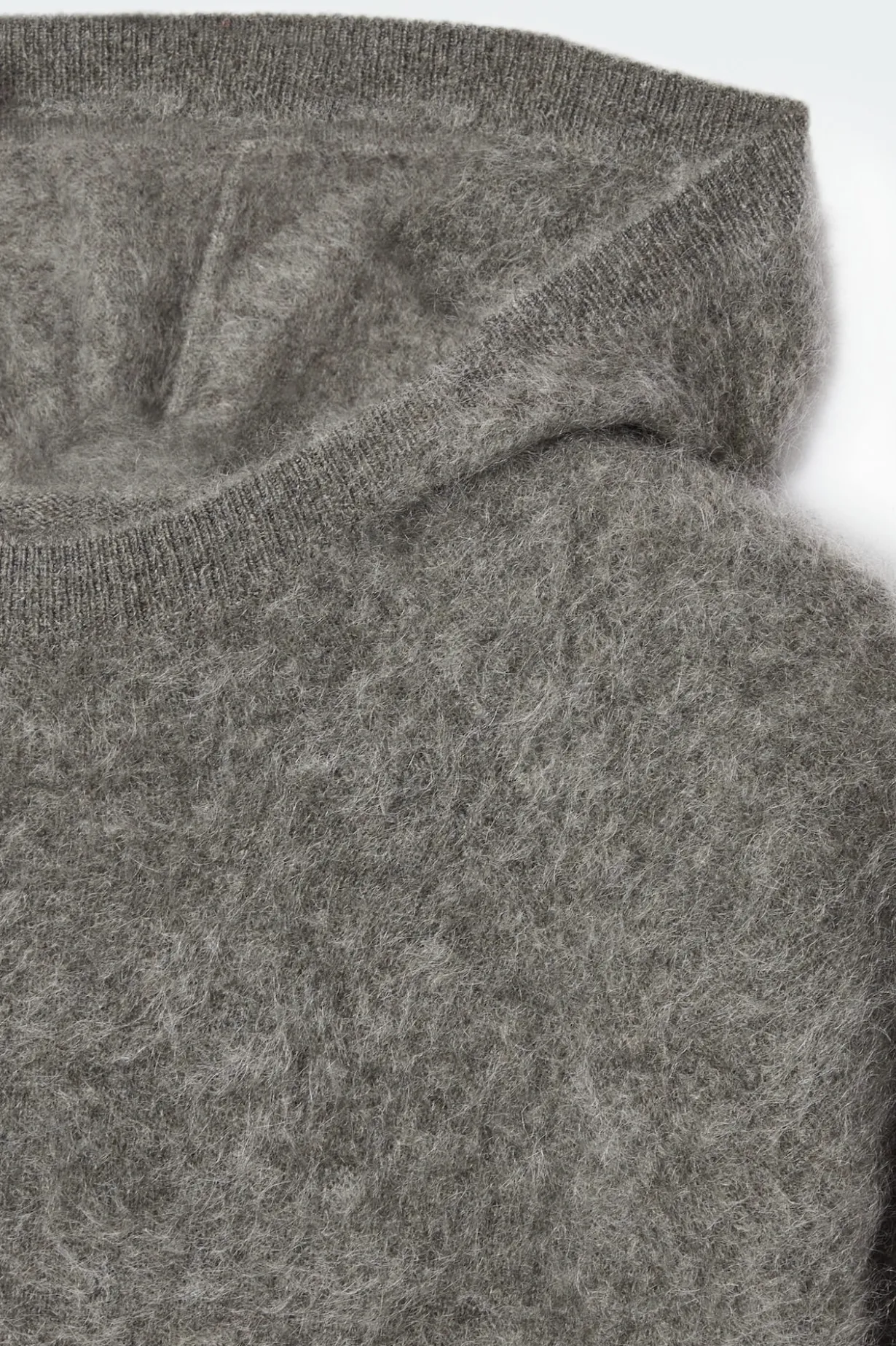 KAPUZENPULLOVER AUS GEBÜRSTETEM KASCHMIR