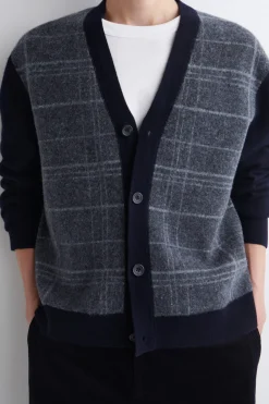 KARIERTE STRICKJACKE AUS WOLLE MIT V-AUSSCHNITT