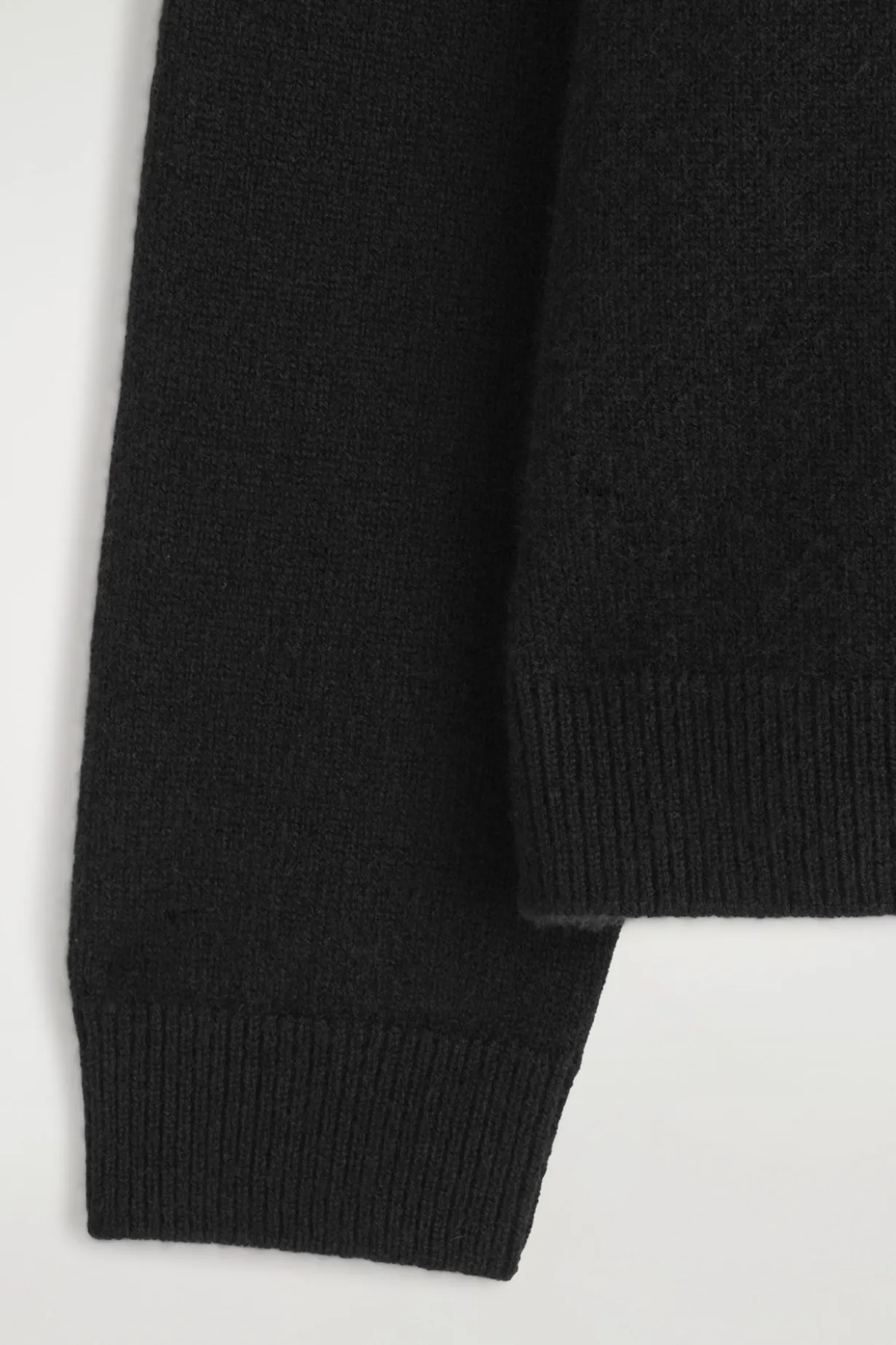 KASCHMIRPULLOVER MIT RUNDHALSAUSSCHNITT