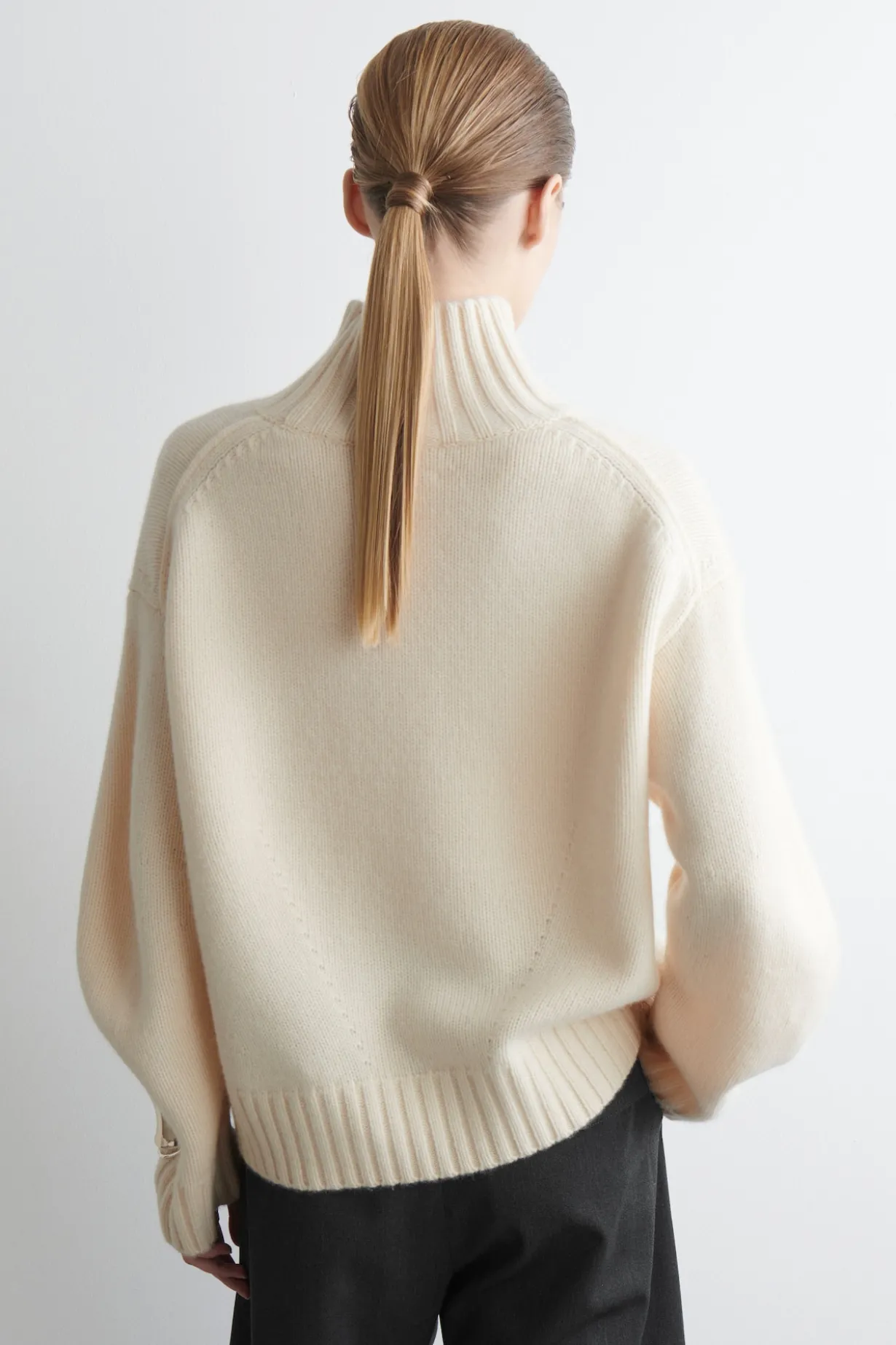 KASCHMIRPULLOVER MIT TRICHTERKRAGEN