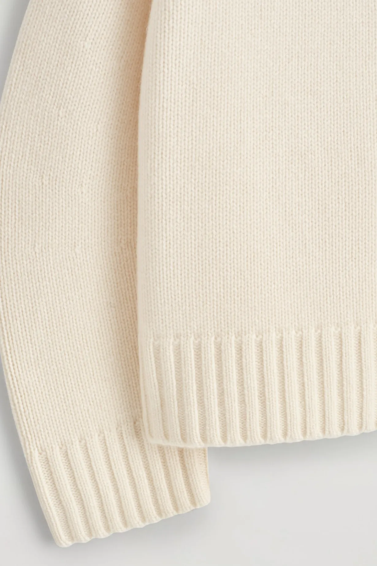 KASCHMIRPULLOVER MIT TRICHTERKRAGEN