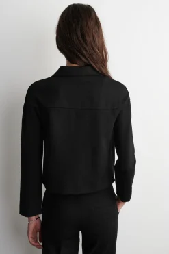 KASTENFÖRMIGE JACKE AUS JERSEY