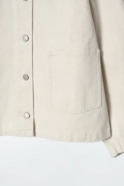 KASTENFÖRMIGE JEANSJACKE