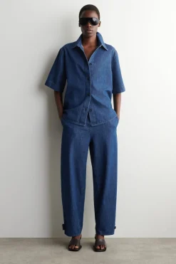 KASTENFÖRMIGES JEANSHEMD MIT KURZEN ÄRMELN