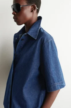 KASTENFÖRMIGES JEANSHEMD MIT KURZEN ÄRMELN