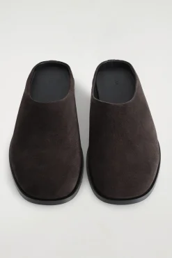 KLASSISCHE MULES AUS VELOURSLEDER