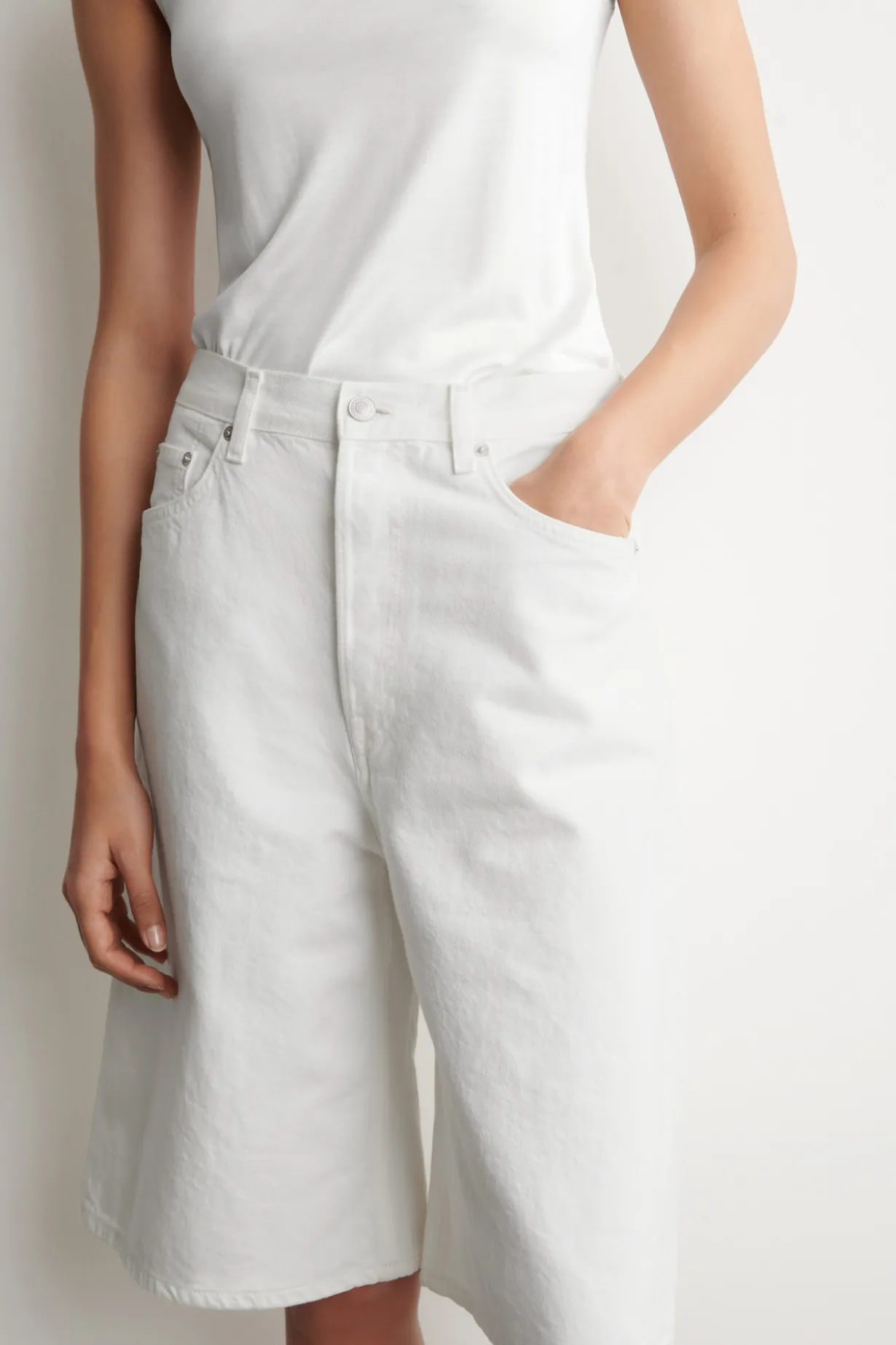 KNIELANGE JEANSSHORTS