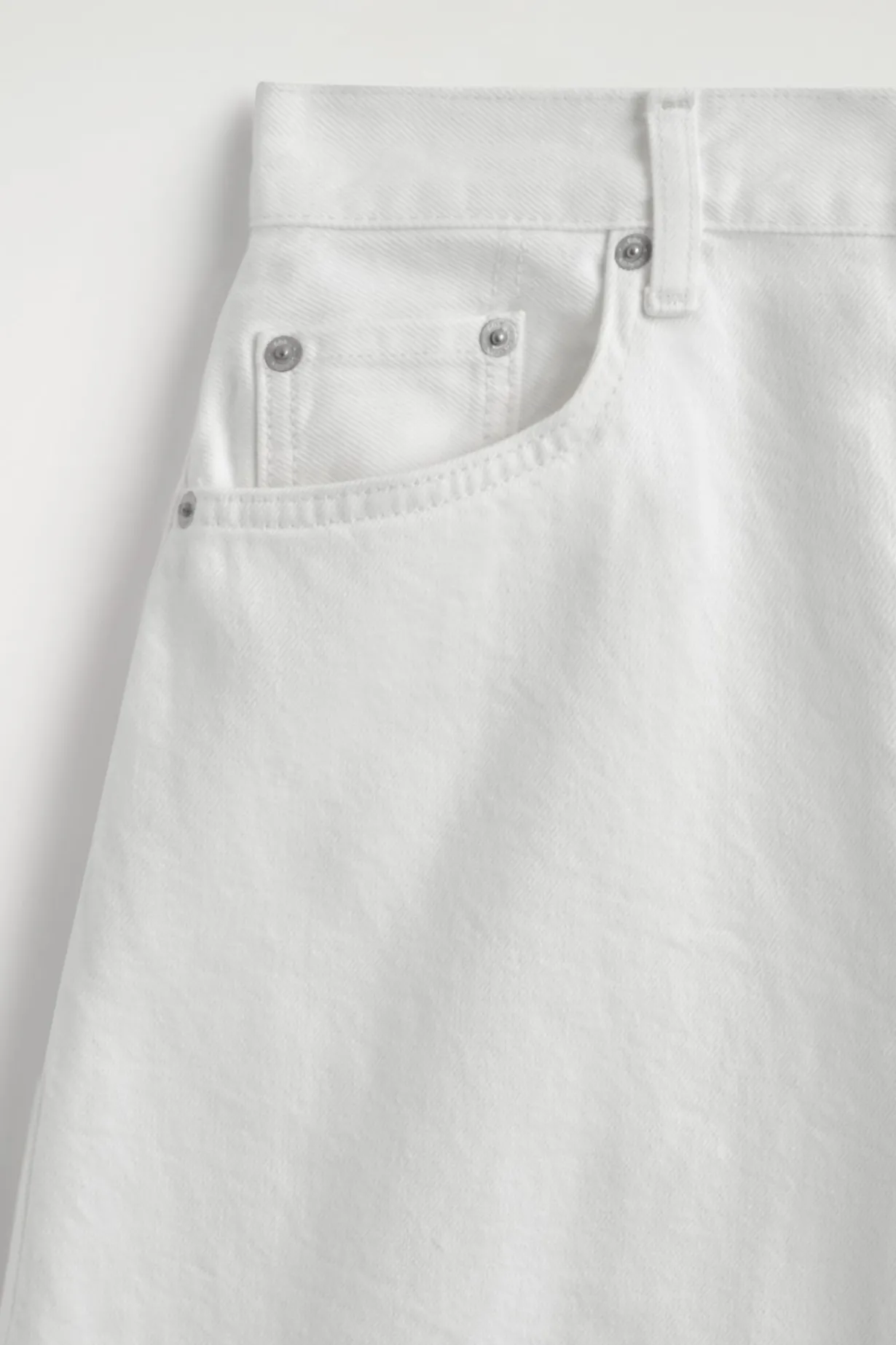 KNIELANGE JEANSSHORTS