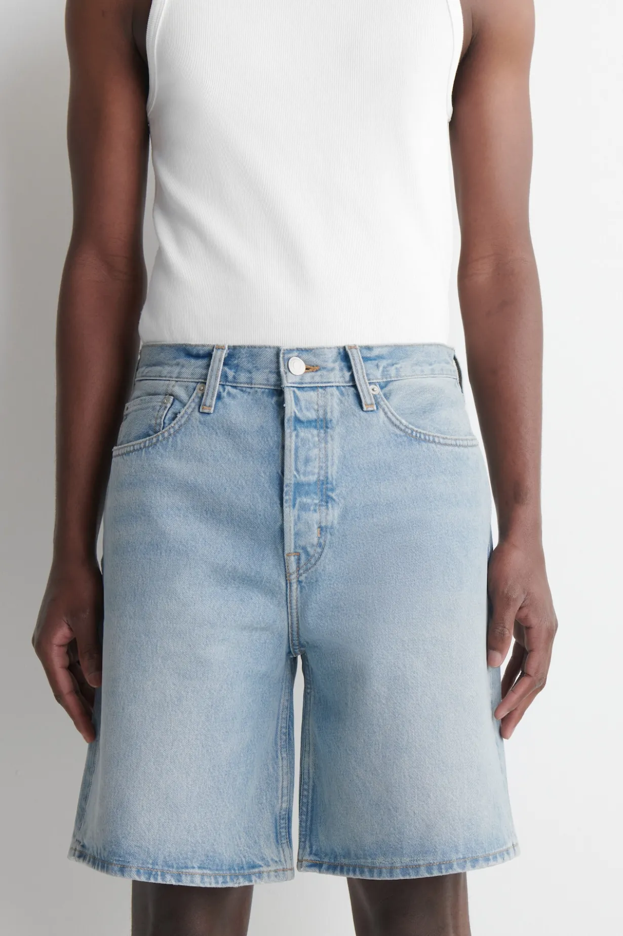 KNIELANGE JEANSSHORTS