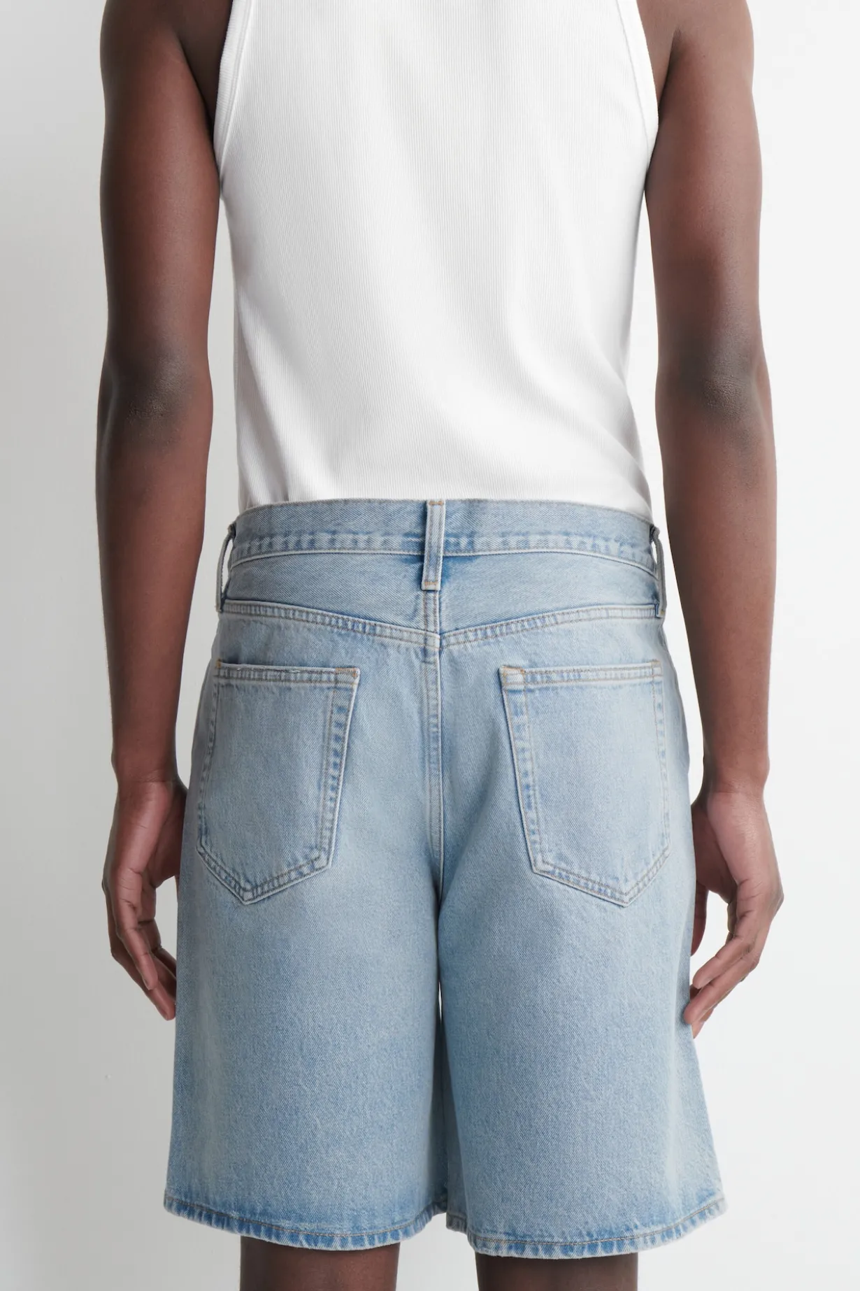KNIELANGE JEANSSHORTS