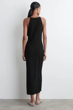KONTURIERTES STRICKKLEID IN MIDILÄNGE