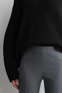 KÜRZERE HOSE MIT SCHMALEM BEIN