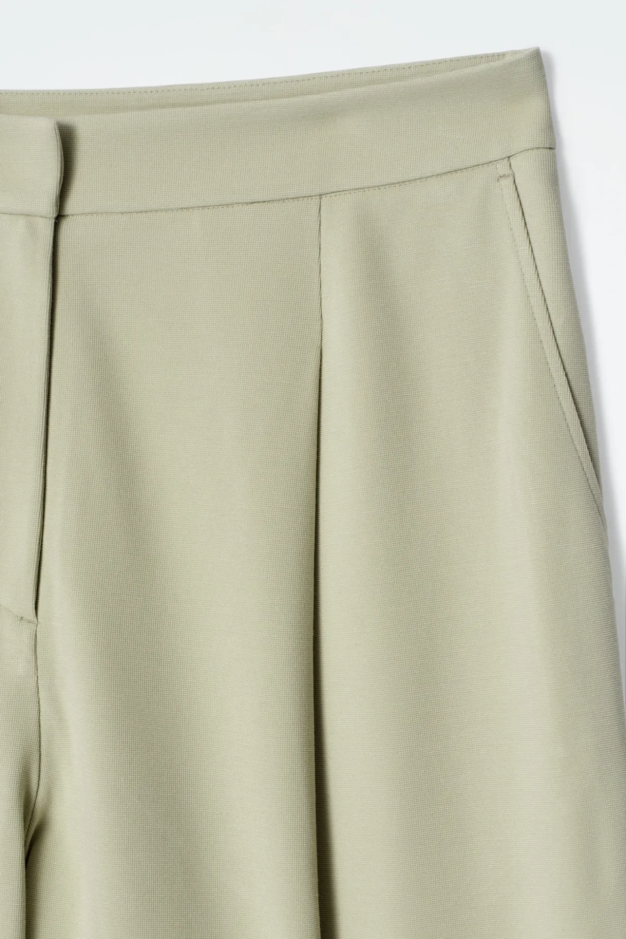KÜRZERE HOSE MIT WEITEM BEIN