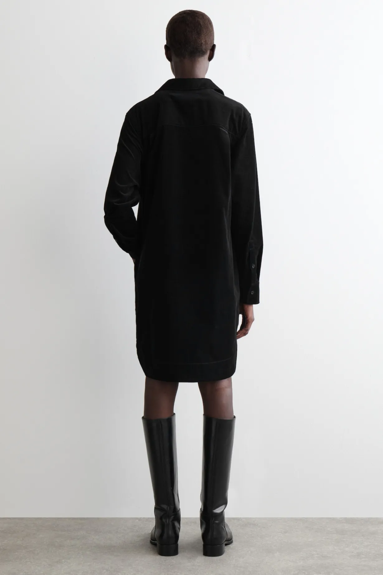 KURZES HEMDKLEID AUS CORD