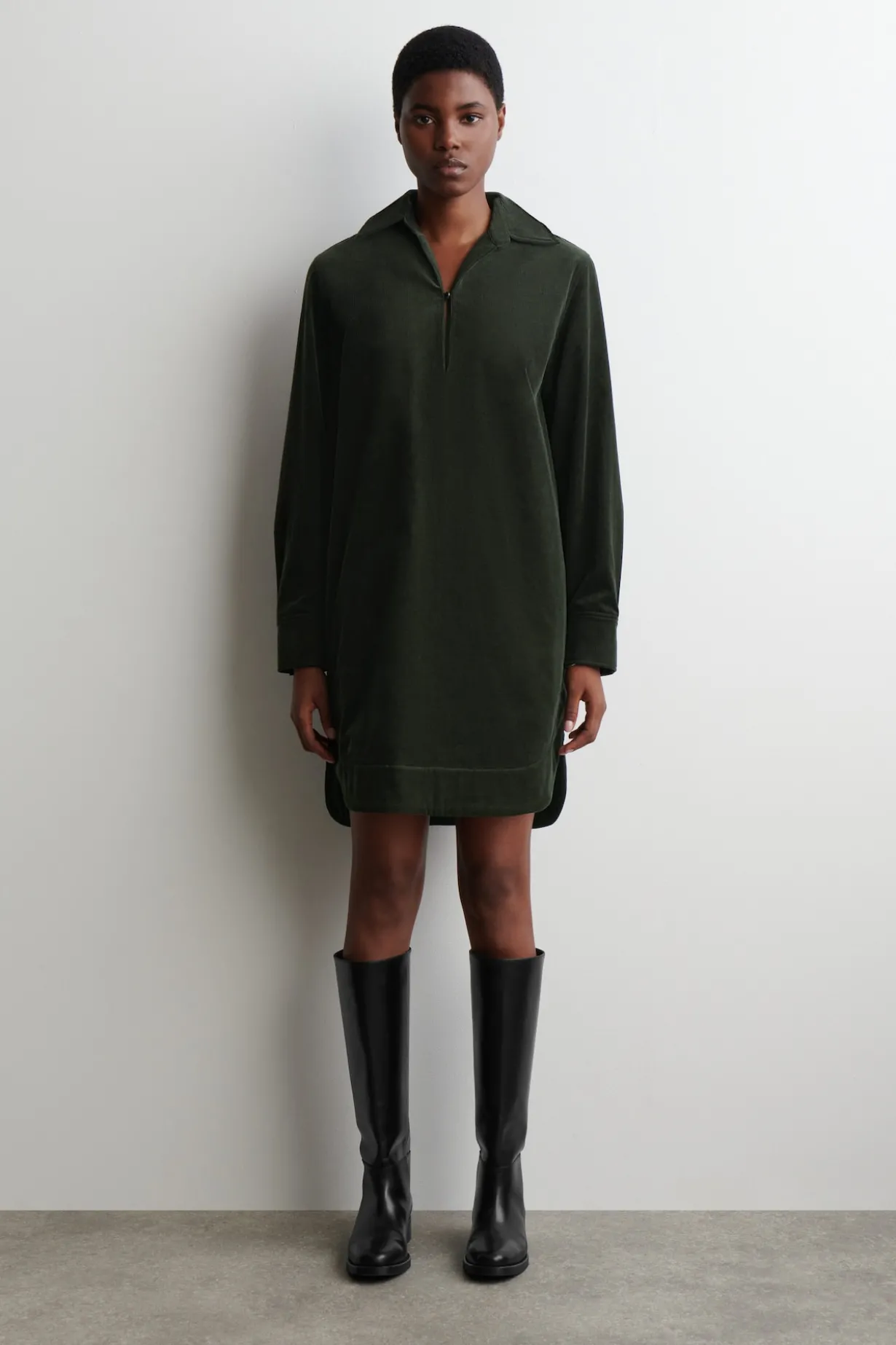 KURZES HEMDKLEID AUS CORD