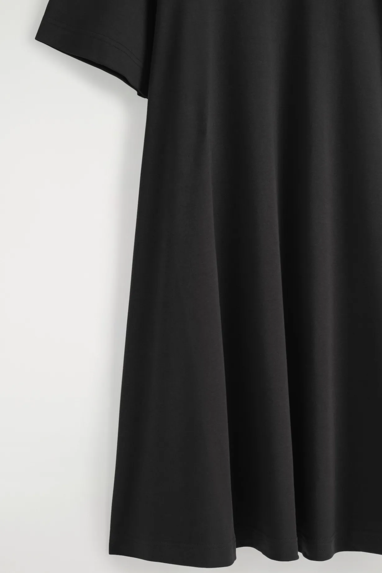 KURZES T-SHIRT-KLEID IN A-LINIE