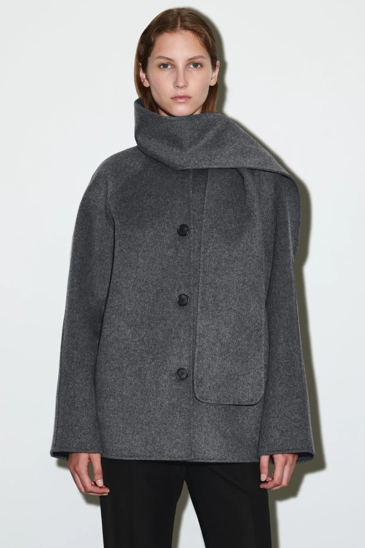 KURZJACKE AUS DOUBLEFACE-WOLLE MIT SCHAL