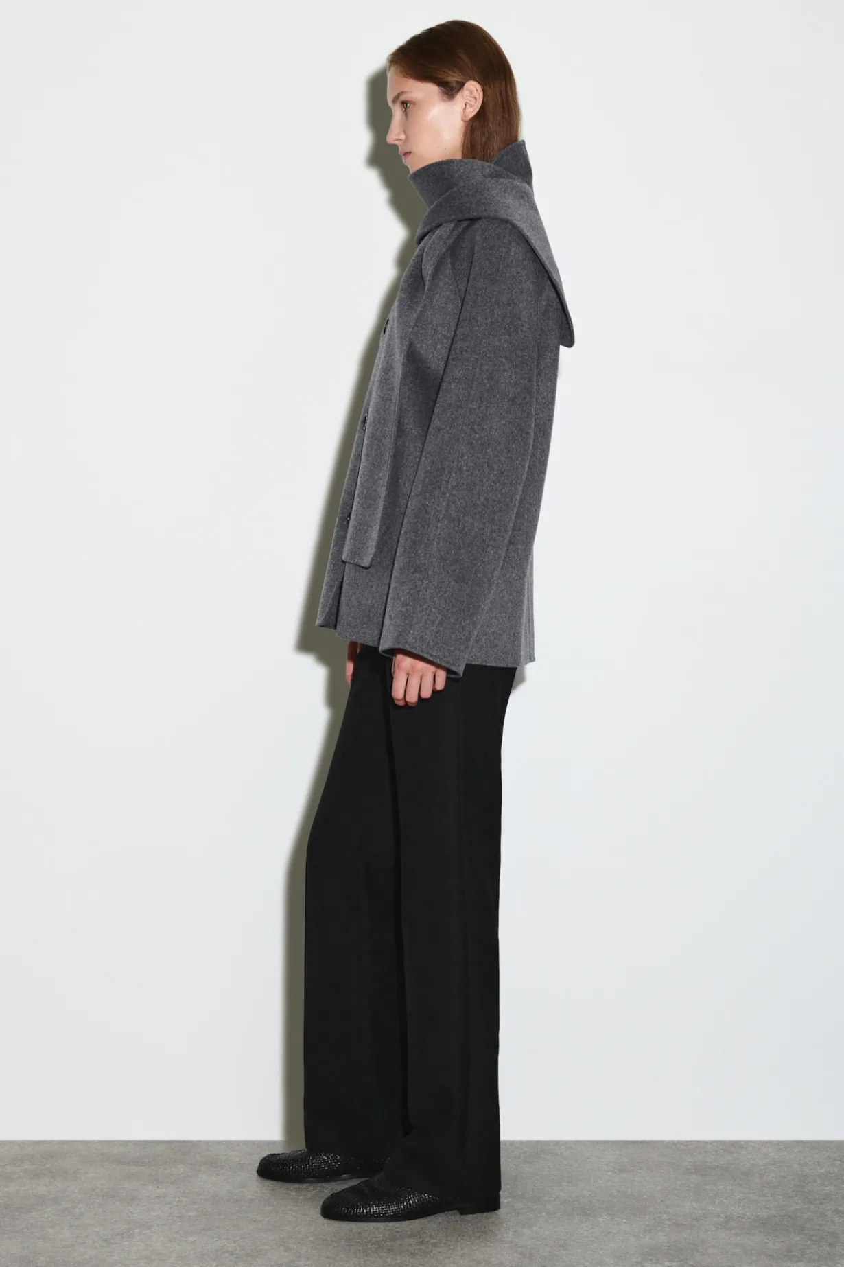 KURZJACKE AUS DOUBLEFACE-WOLLE MIT SCHAL
