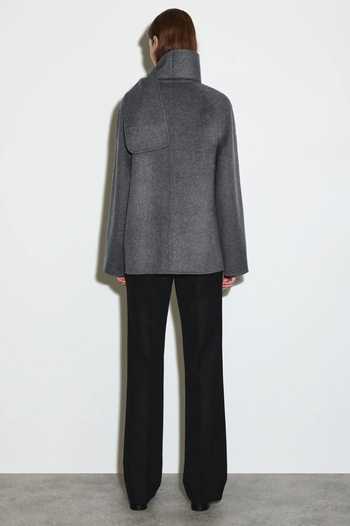 KURZJACKE AUS DOUBLEFACE-WOLLE MIT SCHAL