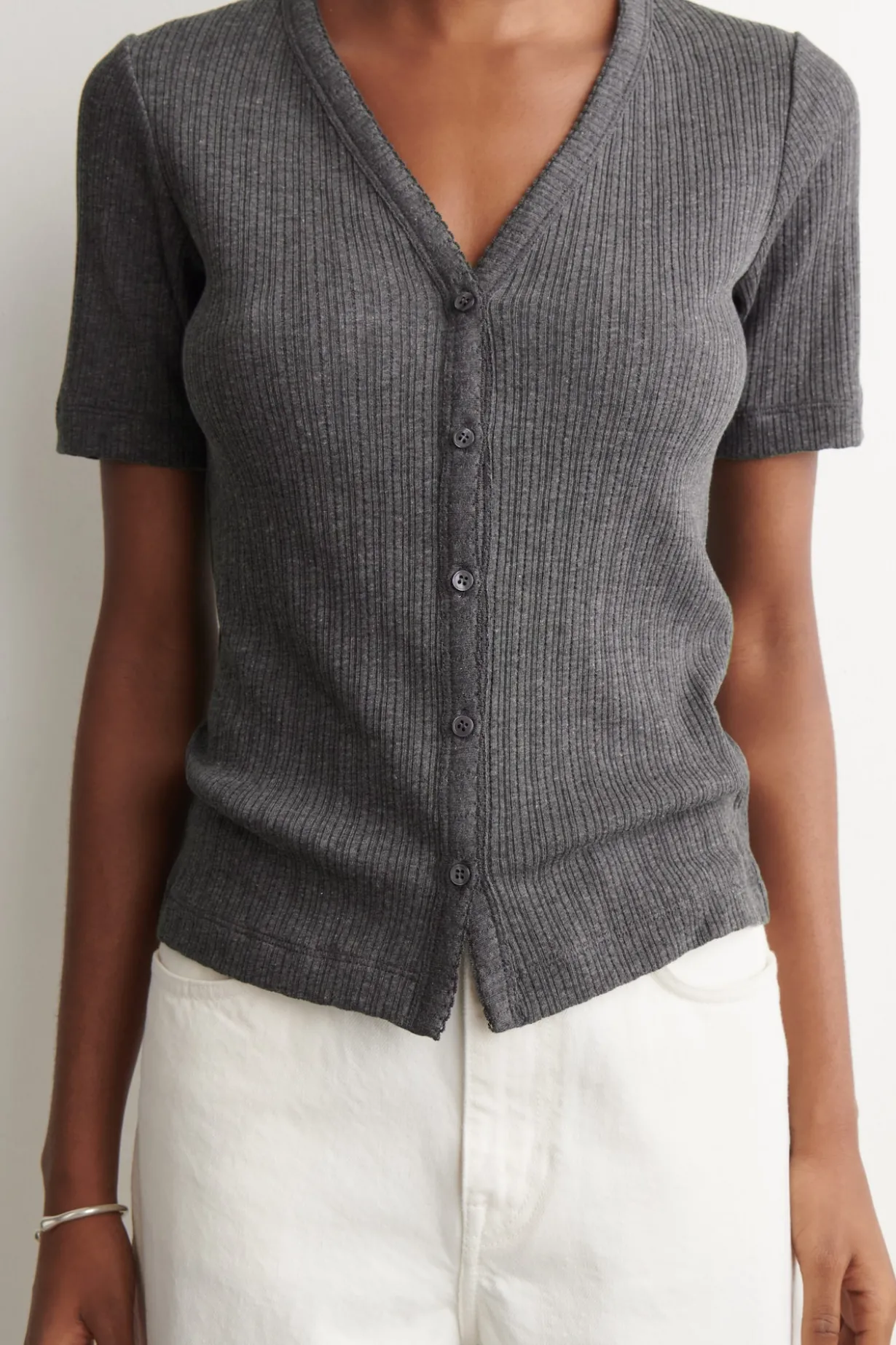 KURZÄRMLIGE STRICKJACKE AUS POINTELLE-STRICK