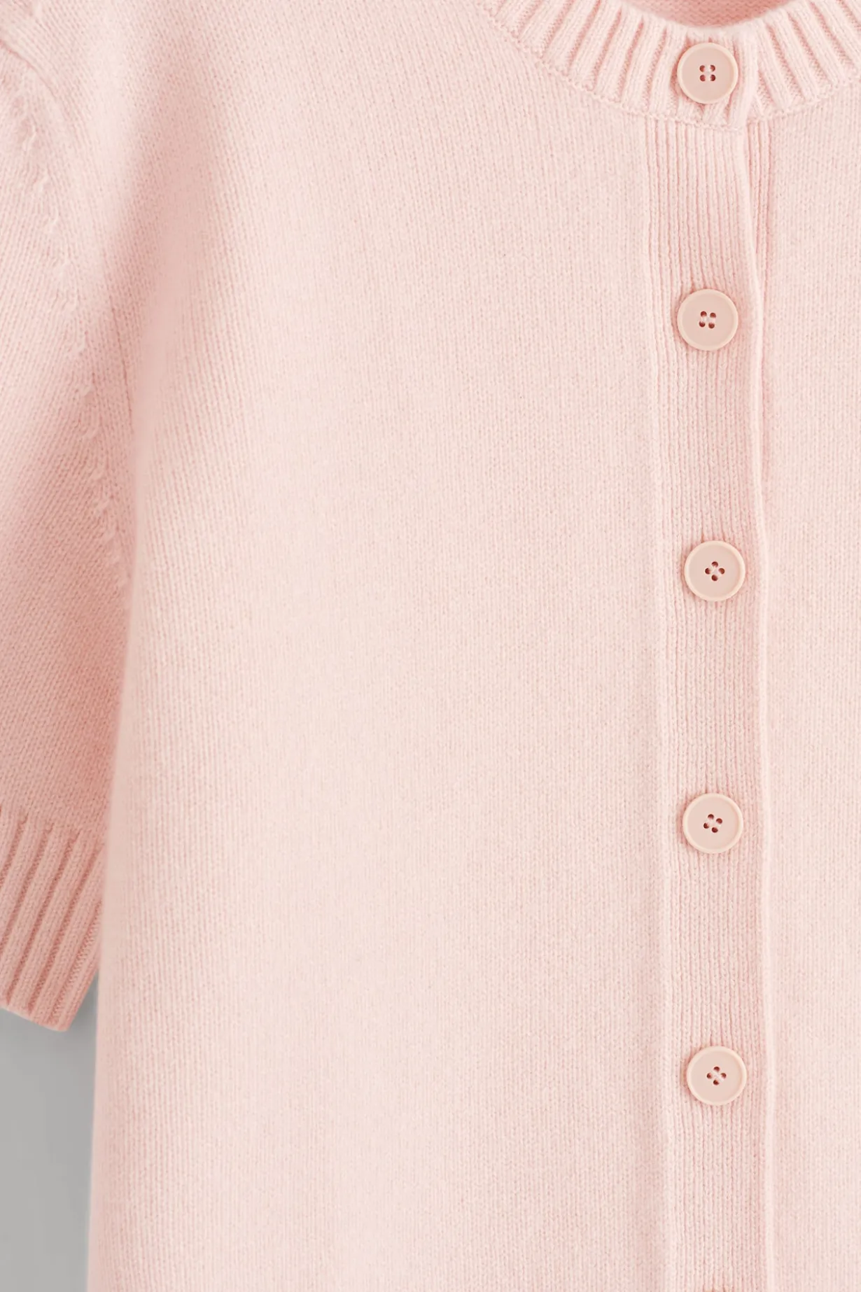 KURZÄRMLIGE STRICKJACKE AUS MERINOWOLLE
