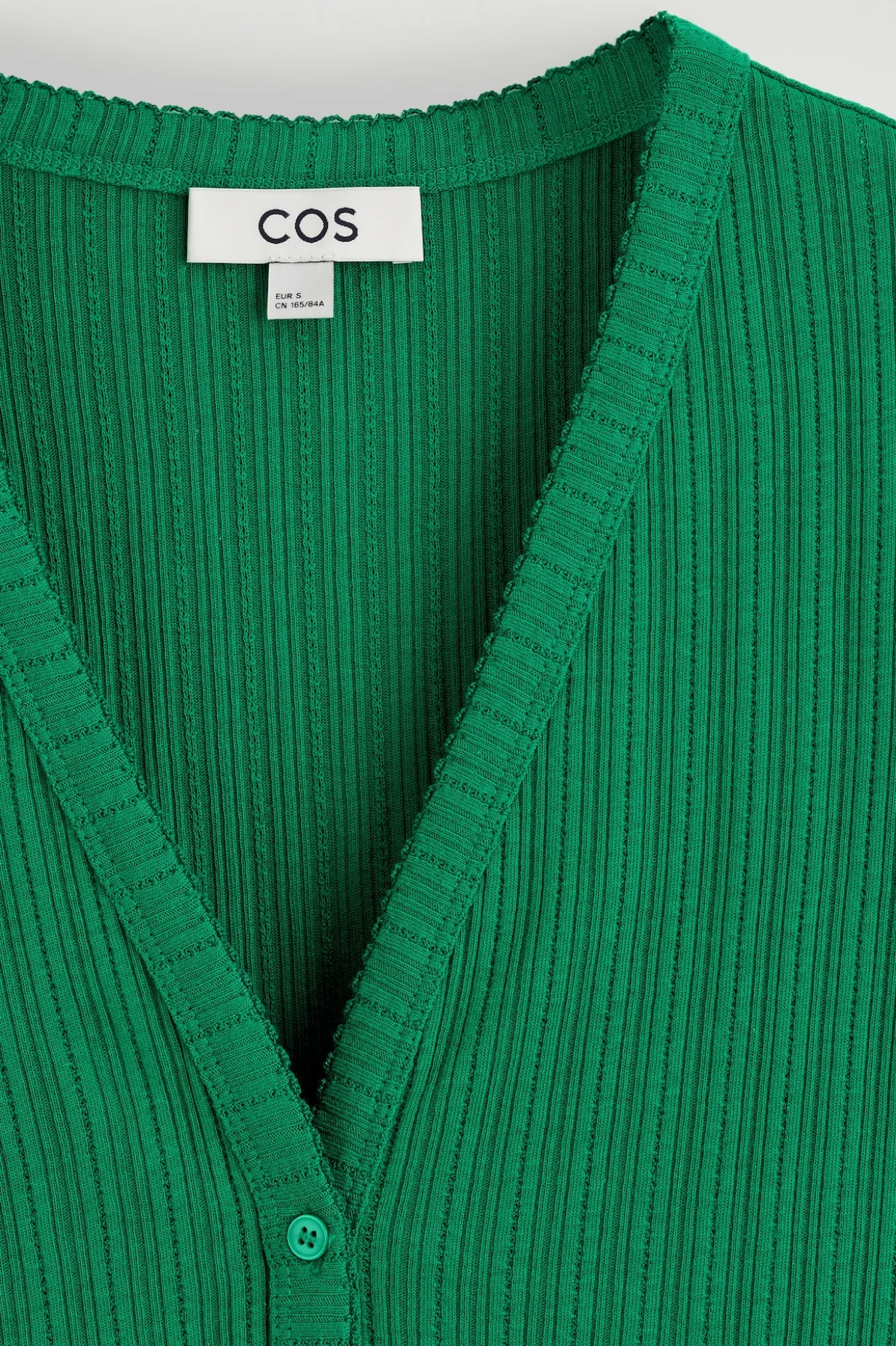 KURZÄRMLIGE STRICKJACKE AUS POINTELLE-STRICK