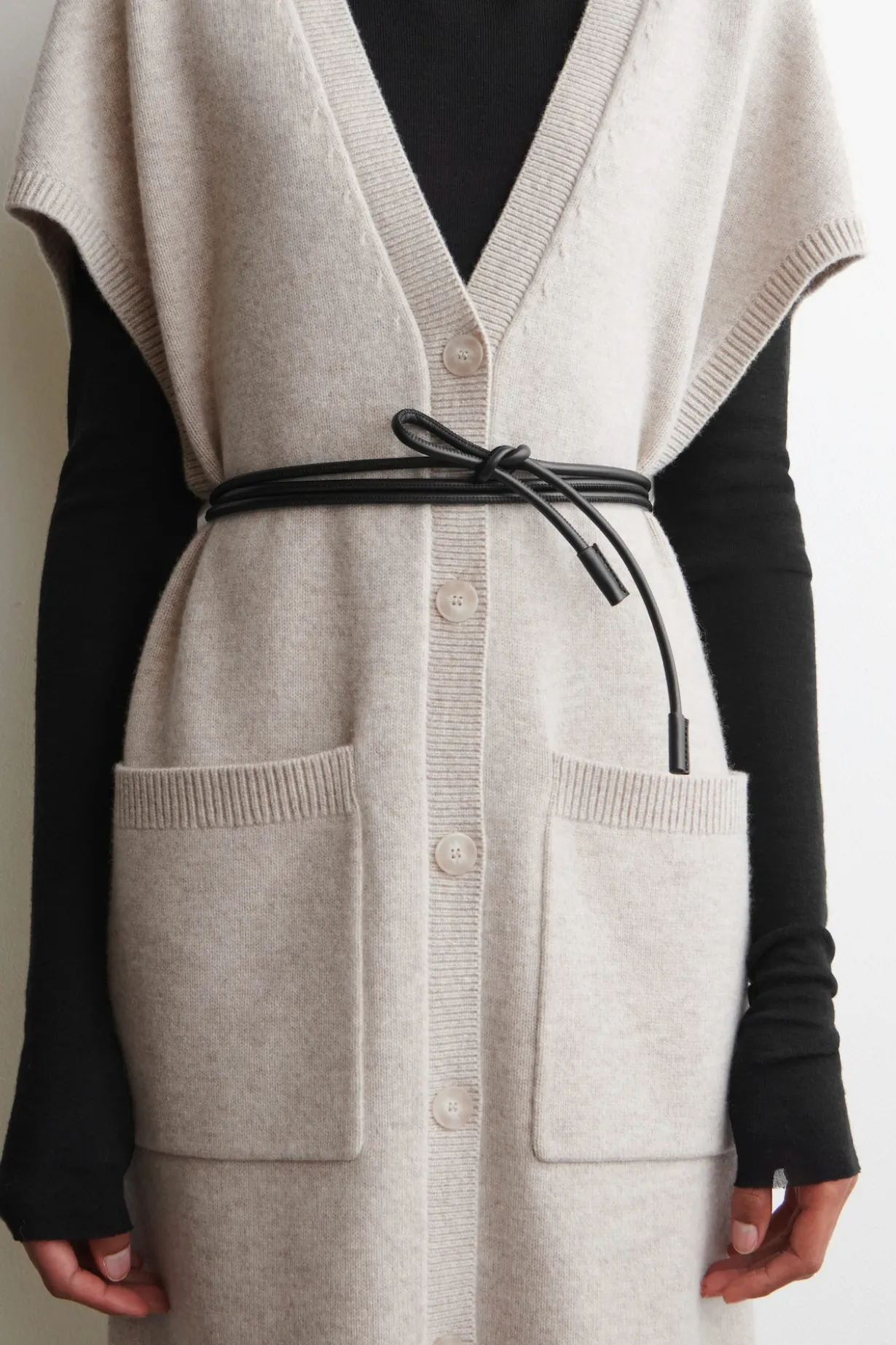 LANGE STRICKJACKE AUS WOLLE