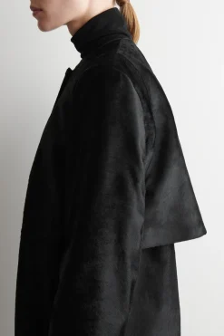 LANGER MANTEL AUS LEDER MIT PONYHAAR-EFFEKT