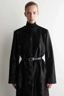 LANGER MANTEL AUS LEDER MIT PONYHAAR-EFFEKT
