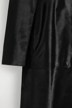 LANGER MANTEL AUS LEDER MIT PONYHAAR-EFFEKT