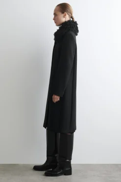 LANGER WOLLMANTEL MIT SHEARLING-KRAGEN
