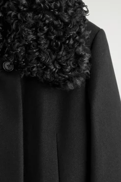 LANGER WOLLMANTEL MIT SHEARLING-KRAGEN