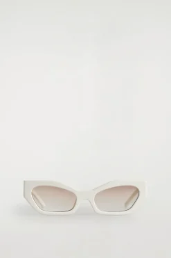 LEDERBEZOGENE SONNENBRILLE MIT CAT-EYE-RAHMEN