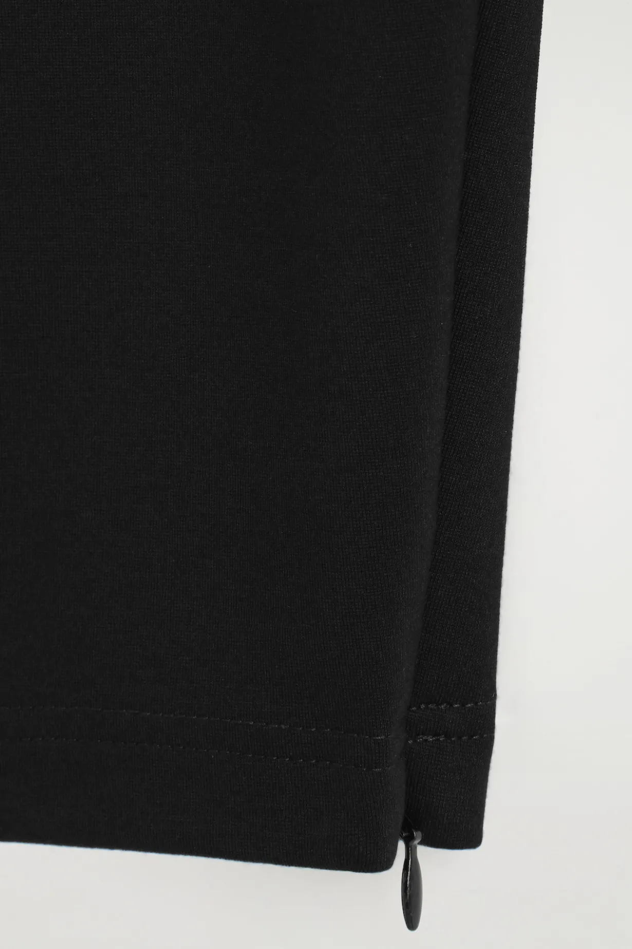 LEGGINGS MIT REISSVERSCHLUSS AM BEIN