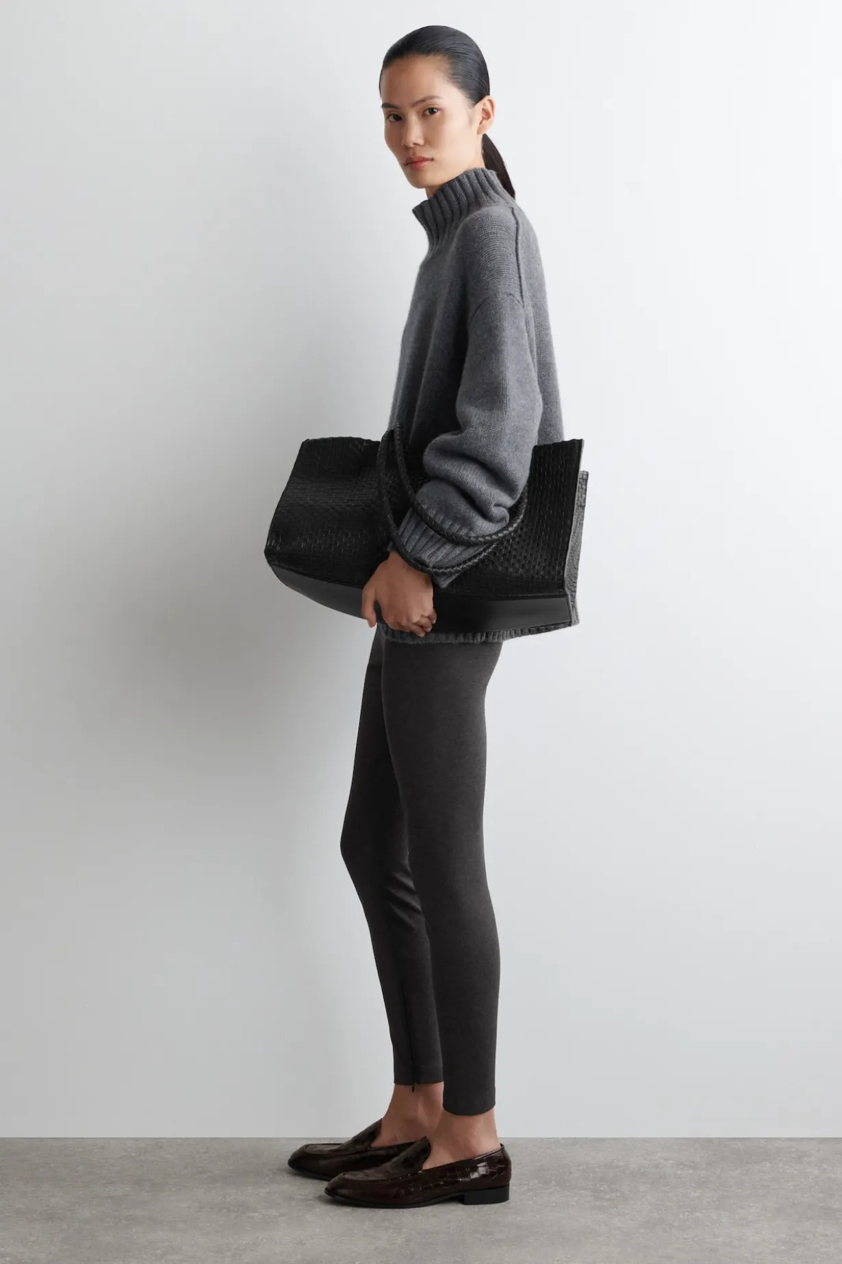 LEGGINGS MIT REISSVERSCHLUSS AM BEIN