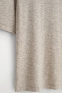 LEICHTES, SCHMAL GESCHNITTENES T-SHIRT
