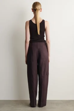 LEINENHOSE MIT BARREL-BEIN UND GÜRTEL