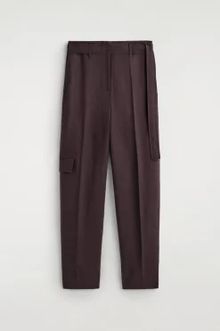 LEINENHOSE MIT BARREL-BEIN UND GÜRTEL