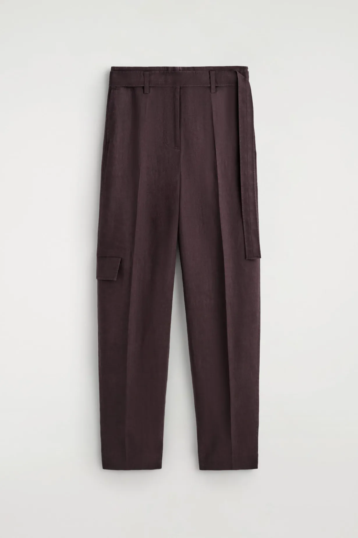LEINENHOSE MIT BARREL-BEIN UND GÜRTEL