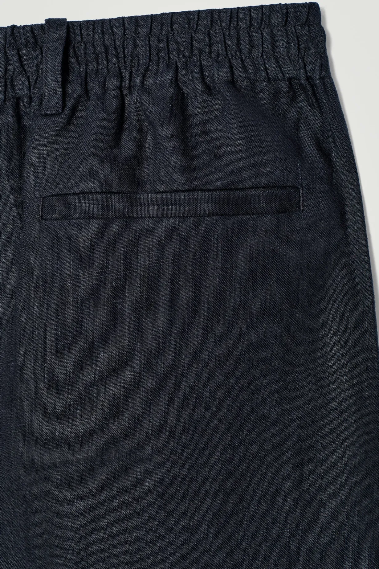 LEINENHOSE MIT GERADEM BEIN