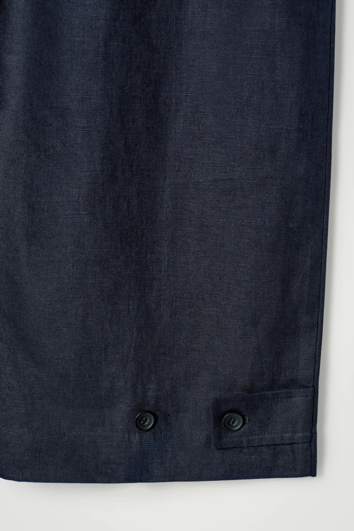 LEINENHOSE MIT WEITEM BEIN UND ELASTISCHEM BUND