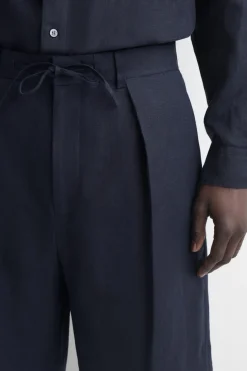 LEINENSHORTS MIT KORDELZUGBUND UND FALTEN