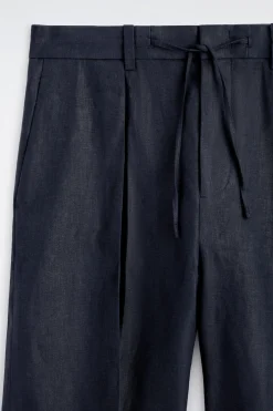 LEINENSHORTS MIT KORDELZUGBUND UND FALTEN