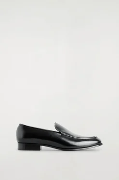 LOAFERS AUS GLÄNZENDEM LEDER