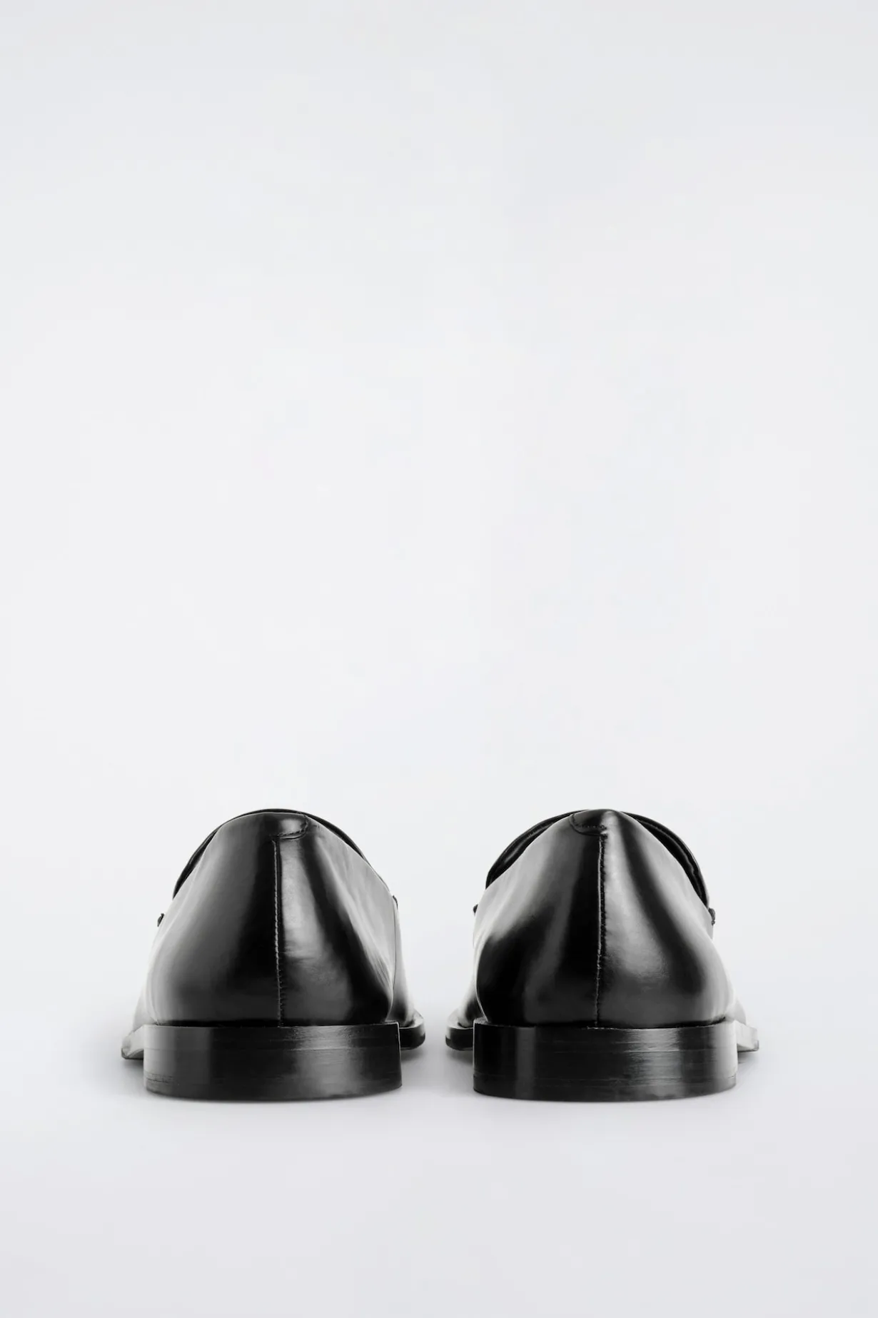 LOAFERS AUS GLÄNZENDEM LEDER