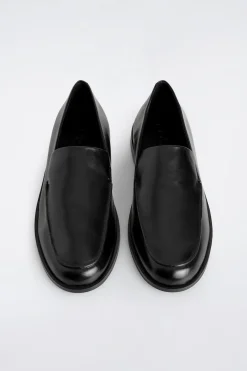LOAFERS AUS GLÄNZENDEM LEDER